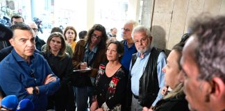 Επίσκεψη Τσίπρα στην Κυψέλη: «Ο Ταχιάος δεν θα έμενε εδώ, αλλά η κυβέρνηση αφήνει τις οικογένειες να μένουν»