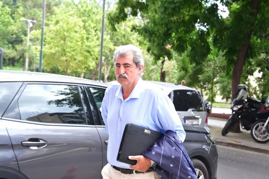 Ούτε μια φωτό του Πολάκη η «Αυγή»
