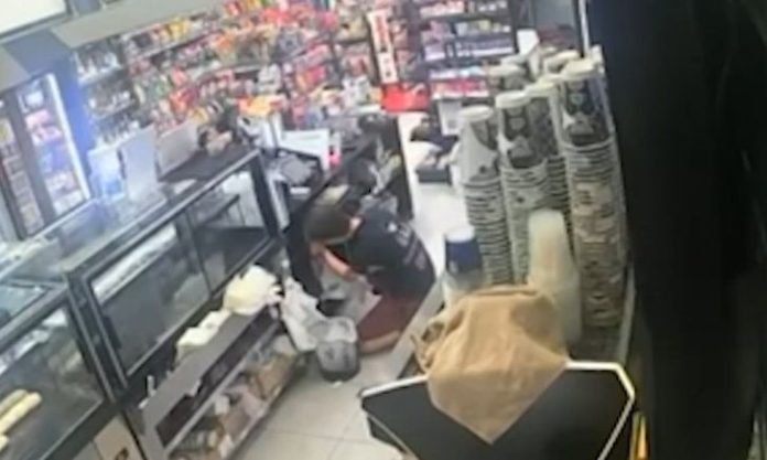 Θεσσαλονίκη: Υπάλληλος άρπαξε τις εισπράξεις και έγινε… καπνός από το μαγαζί που δούλευε