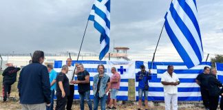 Ηλίας Κασιδιάρης - αποφυλάκιση: Δεκάδες υποστηρικτές περιμένουν να τον υποδεχθούν έξω από τη φυλακή