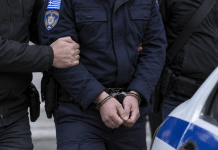 Βόλος: Ζητούσε 700 ευρώ για επιστροφή πινακίδων ο αστυνομικός που συνελήφθη – Η επίσημη ανακοίνωση της ΕΛΑΣ Βόλος: Ζητούσε 700 ευρώ για επιστροφή πινακίδων ο αστυνομικός που συνελήφθη – Η επίσημη ανακοίνωση της ΕΛΑΣ
