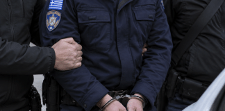 Βόλος: Ζητούσε 700 ευρώ για επιστροφή πινακίδων ο αστυνομικός που συνελήφθη – Η επίσημη ανακοίνωση της ΕΛΑΣ Βόλος: Ζητούσε 700 ευρώ για επιστροφή πινακίδων ο αστυνομικός που συνελήφθη – Η επίσημη ανακοίνωση της ΕΛΑΣ