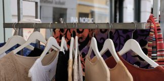 Καλαμάτα: Συνελήφθη ανήλικη και οι κηδεμόνες της - Προσπάθησε να κλέψει ρούχα από κατάστημα