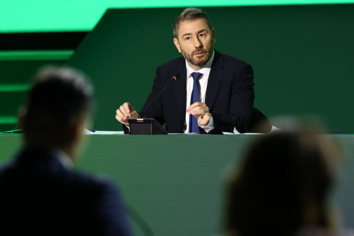 Η στρατηγική του ΠΑΣΟΚ: Να φαίνεται ότι μπορεί να πλησιάσουμε τον Τσίπρα! Η στρατηγική του ΠΑΣΟΚ: Να φαίνεται ότι μπορεί να πλησιάσουμε τον Τσίπρα!