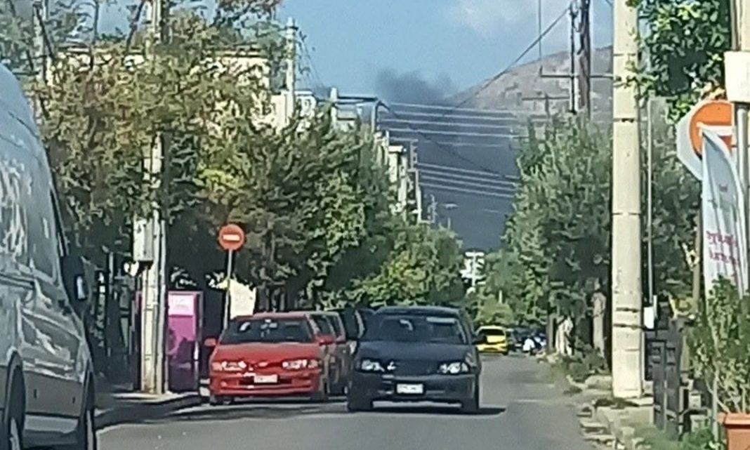Φωτιά τώρα στη Μάνδρα Αττικής, στη θέση Ξηροπήγαδο - Εστάλη μήνυμα από το 112