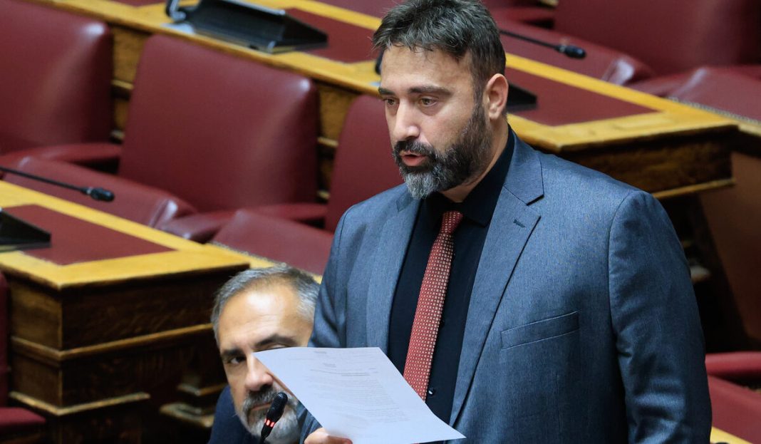 Το κόμμα Κασιδιάρη εμφανίστηκε στη Βουλή: Ο Γ. Μανούσος δήλωσε ότι ανήκει στη «Συμμαχία Ελλήνων»