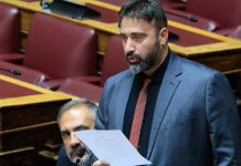 Το κόμμα Κασιδιάρη εμφανίστηκε στη Βουλή: Ο Γ. Μανούσος δήλωσε ότι ανήκει στη «Συμμαχία Ελλήνων» Το κόμμα Κασιδιάρη εμφανίστηκε στη Βουλή: Ο Γ. Μανούσος δήλωσε ότι ανήκει στη «Συμμαχία Ελλήνων»