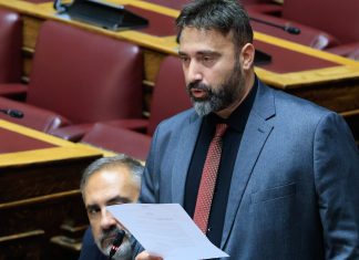 Το κόμμα Κασιδιάρη εμφανίστηκε στη Βουλή: Ο Γ. Μανούσος δήλωσε ότι ανήκει στη «Συμμαχία Ελλήνων» Το κόμμα Κασιδιάρη εμφανίστηκε στη Βουλή: Ο Γ. Μανούσος δήλωσε ότι ανήκει στη «Συμμαχία Ελλήνων»