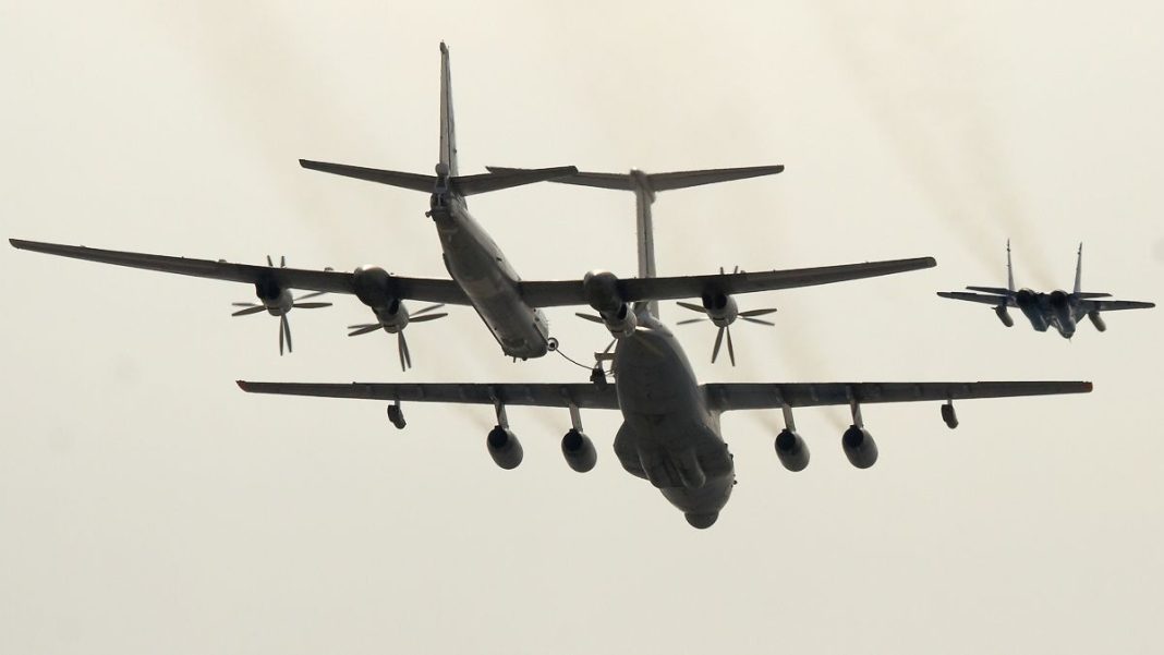 6935f275-tupolevtu-95atvictorydayparade2008 Επίδειξη ισχύος από τη Μόσχα: Ρωσικά πυρηνικά βομβαρδιστικά σηκώθηκαν στην Νορβηγική θάλασσα