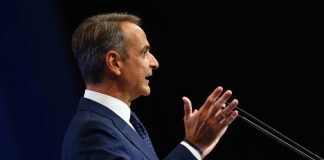 Αμηχανία Μητσοτάκη για το φόρο στο μεγάλο πλούτο