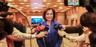 Ντόρα Μπαγκογιάννη: Υπάρχουν υπουργοί που έχουν κουράσει και πρέπει να ξεκαβαλικέψουν Ντόρα Μπαγκογιάννη: Υπάρχουν υπουργοί που έχουν κουράσει και πρέπει να ξεκαβαλικέψουν