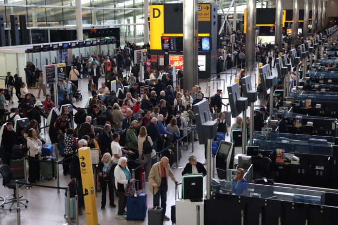 Βρετανία: Πάνω από 2.000 πτήσεις ακυρώθηκαν μέσα σε δύο μέρες Βρετανία: Πάνω από 2.000 πτήσεις ακυρώθηκαν μέσα σε δύο μέρες