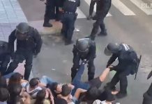 Στεγαστική κρίση στην Ισπανία: Επεισοδιακή έξωση, με δακρυγόνα, σε 87χρονη – (VIDEO) Στεγαστική κρίση στην Ισπανία: Επεισοδιακή έξωση, με δακρυγόνα, σε 87χρονη - (VIDEO)