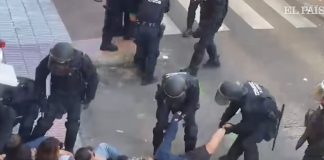 Στεγαστική κρίση στην Ισπανία: Επεισοδιακή έξωση, με δακρυγόνα, σε 87χρονη – (VIDEO) Στεγαστική κρίση στην Ισπανία: Επεισοδιακή έξωση, με δακρυγόνα, σε 87χρονη - (VIDEO)