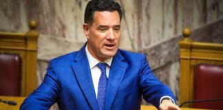 Ο Άδωνις απαντά για τον «μπάφο» και υπερασπίζεται το ύφος του – «Δεν θα γίνω ξύλινος, αν ξεφύγει κάτι διορθώνεται»