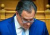 Ο Άδωνις άφησε τα…μηχανήματα πλασμαφαίρεσης και έπιασε τους… Χούθι με συμβουλές αρχισυντάκτη