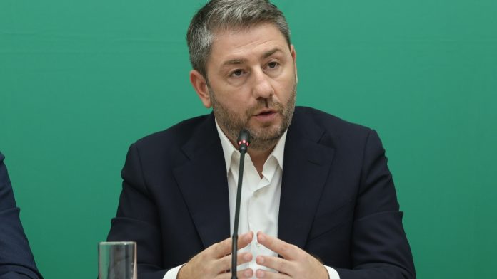 «Καρφιά» Ανδρουλάκη για Μητσοτάκη – Τσίπρα: «Δεν έχουμε εξαρτήσεις, όπως εκείνοι που τους χαϊδεύουν οι ολιγάρχες»