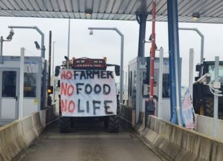 Στήνουν “αγροτοδικεία” για τα μπλόκα