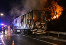 Μαγνησία: Φωτιά σε φορτηγό στην ΠΑΘΕ – Στις φλόγες το ρυμουλκούμενο με μονωτικά υλικά