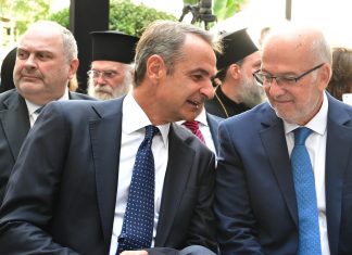 O Μητσοτάκης κάλυψε και τον Φλωρίδη O Μητσοτάκης κάλυψε και τον Φλωρίδη