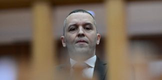 Αποφυλάκιση Κασιδιάρη: Η αμήχανη κυβέρνηση πετάει το μπαλάκι στη δικαιοσύνη