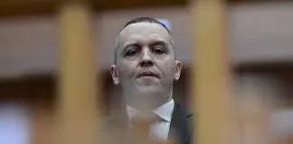 Συνήγορος Κασιδιάρη: «Θα είναι υποψήφιος σε συγκεκριμένο ψηφοδέλτιο» – Αύριο οι ανακοινώσεις για τον τρόπο καθόδου στις εκλογές Αποφυλάκιση Κασιδιάρη: Η αμήχανη κυβέρνηση πετάει το μπαλάκι στη δικαιοσύνη