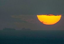 Περσικός Κόλπος: Εκρήξεις στη νήσο Χαργκ – Πληροφορίες ότι χτυπήθηκε ιρανικό τάνκερ Περσικός Κόλπος: Εκρήξεις στη νήσο Χαργκ – Πληροφορίες ότι χτυπήθηκε ιρανικό τάνκερ
