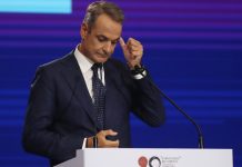 Κυριάκος Μητσοτάκης: Καθρέφτης