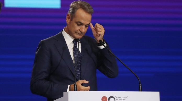 Κυριάκος Μητσοτάκης: Καθρέφτης
