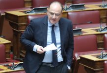 Ο Μακάριος Λαζαρίδης… σφύριξε: «Επιπλήττει» αυστηρά τον Ν. Δένδια και τον διευθυντή του γραφείου του – Δείτε τον απίστευτο λόγο Ο Μακάριος Λαζαρίδης… σφύριξε: «Επιπλήττει» αυστηρά τον Ν. Δένδια και τον διευθυντή του γραφείου του – Δείτε τον…