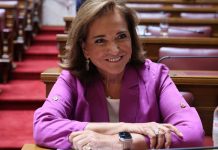 Μετά το «καμπανάκι» της Ντόρας για αλαζόνες υπουργούς