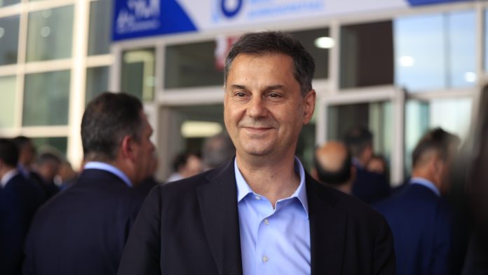 Χάρης Θεοχάρης: Κακομοιριές Χάρης Θεοχάρης: Κακομοιριές