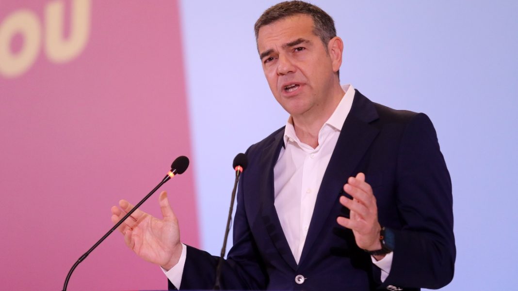 Μπροστά σε διλήμματα η ΕΛ.Α.Σ. του Τσίπρα: Το «κεντρώο» πρόσωπο και οι προσχωρήσεις βουλευτών