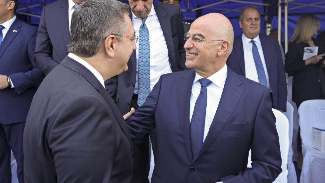 Ο «Τζίτζι» κάνει πολύ παρέα με τον Νίκο Δένδια