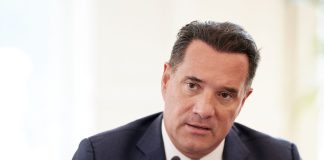 Έμμεση απάντηση Γεωργιάδη στις αιχμές Μπακογιάννη για υπουργούς που «καβάλησαν το καλάμι»