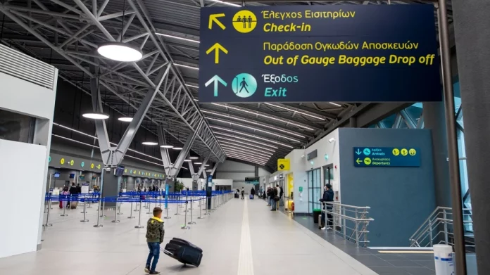Αθωώθηκαν οι Βρετανοί που συνελήφθησαν μετά την αναγκαστική προσγείωση αεροσκάφους στη Θεσσαλονίκη: Ζητούσαν αλκοόλ…