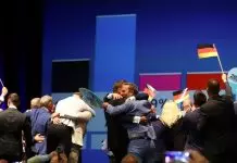 Βερολίνο: Έρευνα για όπλα και εκρηκτικά σε συνεργάτη της AfD – Βρέθηκαν ναζιστικά αντικείμενα στη κατοχή του