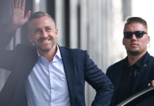Η άνοδος της AfD στη Γερμανία αποκαλύπτει τον βαθύ διχασμό της ιταλικής Δεξιάς