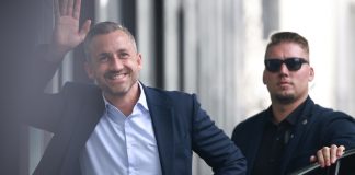 Η άνοδος της AfD στη Γερμανία αποκαλύπτει τον βαθύ διχασμό της ιταλικής Δεξιάς