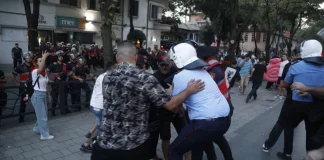 Αλβανία: 101η ημέρα διαδηλώσεων κατά του τουριστικού σχεδίου της οικογένειας Τραμπ - Συγκρούσεις έξω από το κοινοβούλιο
