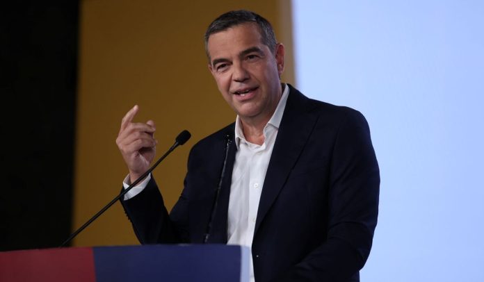 Ο Τσίπρας για Μητσοτάκη στη ΔΕΘ: «Πυροτεχνήματα σε τεχνοκρατικό γαλάζιο κοστούμι» Ο Τσίπρας για Μητσοτάκη στη ΔΕΘ: «Πυροτεχνήματα σε τεχνοκρατικό γαλάζιο κοστούμι»