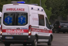 Μεθυσμένος οδηγός ασθενοφόρου στην Κορυτσά παρέσυρε και τραυμάτισε ηλικιωμένο και τον μετέφερε στο νοσοκομείο