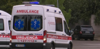 Μεθυσμένος οδηγός ασθενοφόρου στην Κορυτσά παρέσυρε και τραυμάτισε ηλικιωμένο και τον μετέφερε στο νοσοκομείο