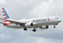 Σοκ σε πτήση της American Airlines -Γυναίκα έβγαλε όλα της τα ρούχα μπροστά στους επιβάτες, προχώρησε σε άσεμνες πράξεις