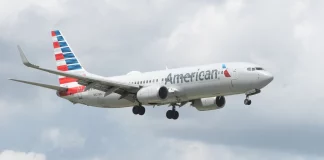 Σοκ σε πτήση της American Airlines -Γυναίκα έβγαλε όλα της τα ρούχα μπροστά στους επιβάτες, προχώρησε σε άσεμνες πράξεις