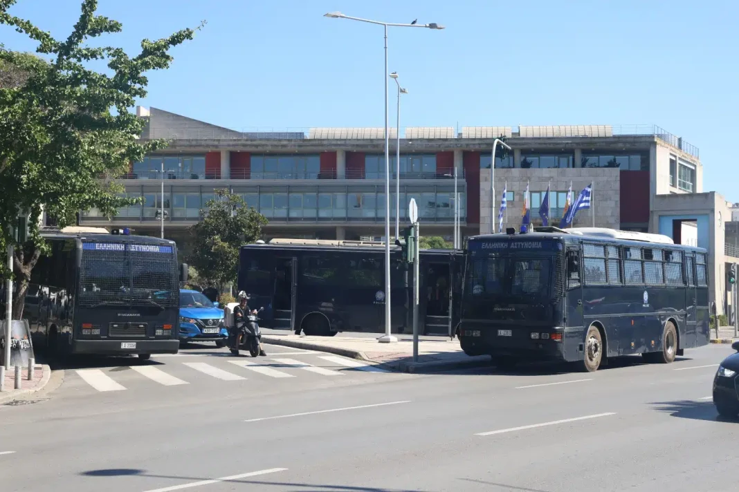 Η Ένωση Αστυνομικών Ροδόπης καταγγέλλει την επικίνδυνη κατάσταση λεωφορείων μεταφοράς προσωπικού: «Επανειλημμένες…
