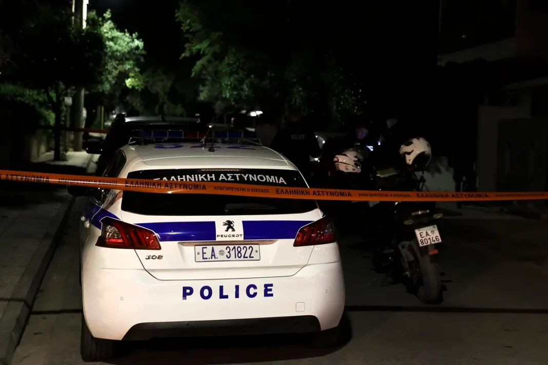 Πατήσια: Βίντεο ντοκουμέντο από την ένοπλη επίθεση – Τραυματισμένος ο 55χρονος δέχεται τις πρώτες βοήθειες