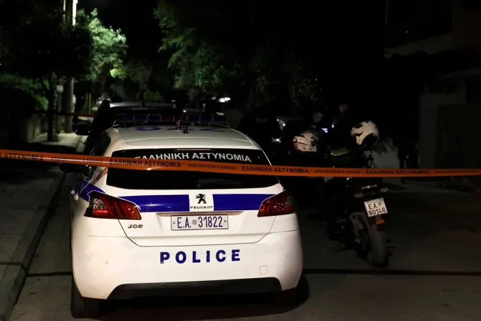 Πατήσια: Βίντεο ντοκουμέντο από την ένοπλη επίθεση – Τραυματισμένος ο 55χρονος δέχεται τις πρώτες βοήθειες