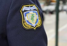 Βόλος: Η κάμερα έπιασε τον αρχιφύλακα που τα «τσέπωνε» από τις κλήσεις – Ο διάλογος με Πακιστανό μέσα στο αστυνομικό…