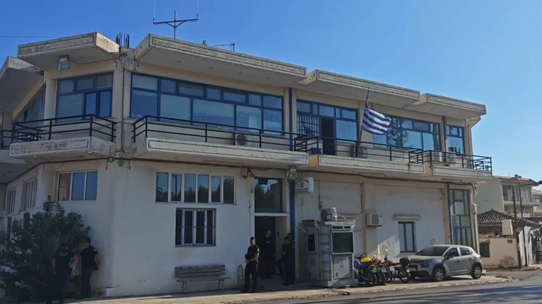 Ο δράστης φώναζε στον αστυνομικό «ρίξε μου» και τον πλησίαζε με το μαχαίρι: Πολίτες περιγράφουν πώς έγινε η επίθεση…